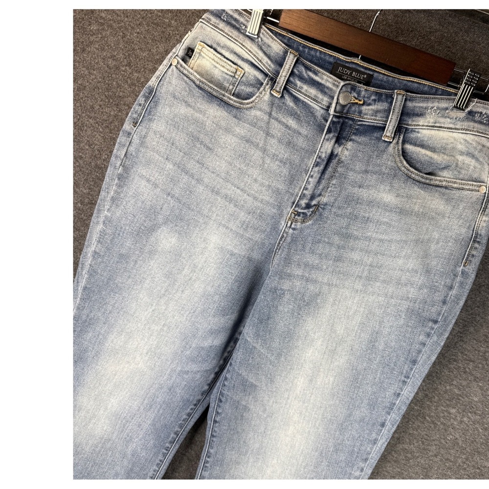 Judy Blue Straight Fit Light Wash High Rise Jeans JB82501LT Size 15/32 Night Out